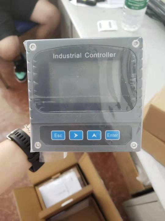 該儀表廣泛用于生活水、飲用水、電子分裝、印染用水、化學(xué)洗滌、食品藥品、醫(yī)療醫(yī)藥、汽車(chē)制造、煙草行業(yè)等。對(duì)水溶液的硬度（離子濃度）、和溫度值進(jìn)行連續(xù)監(jiān)測(cè)和控制。