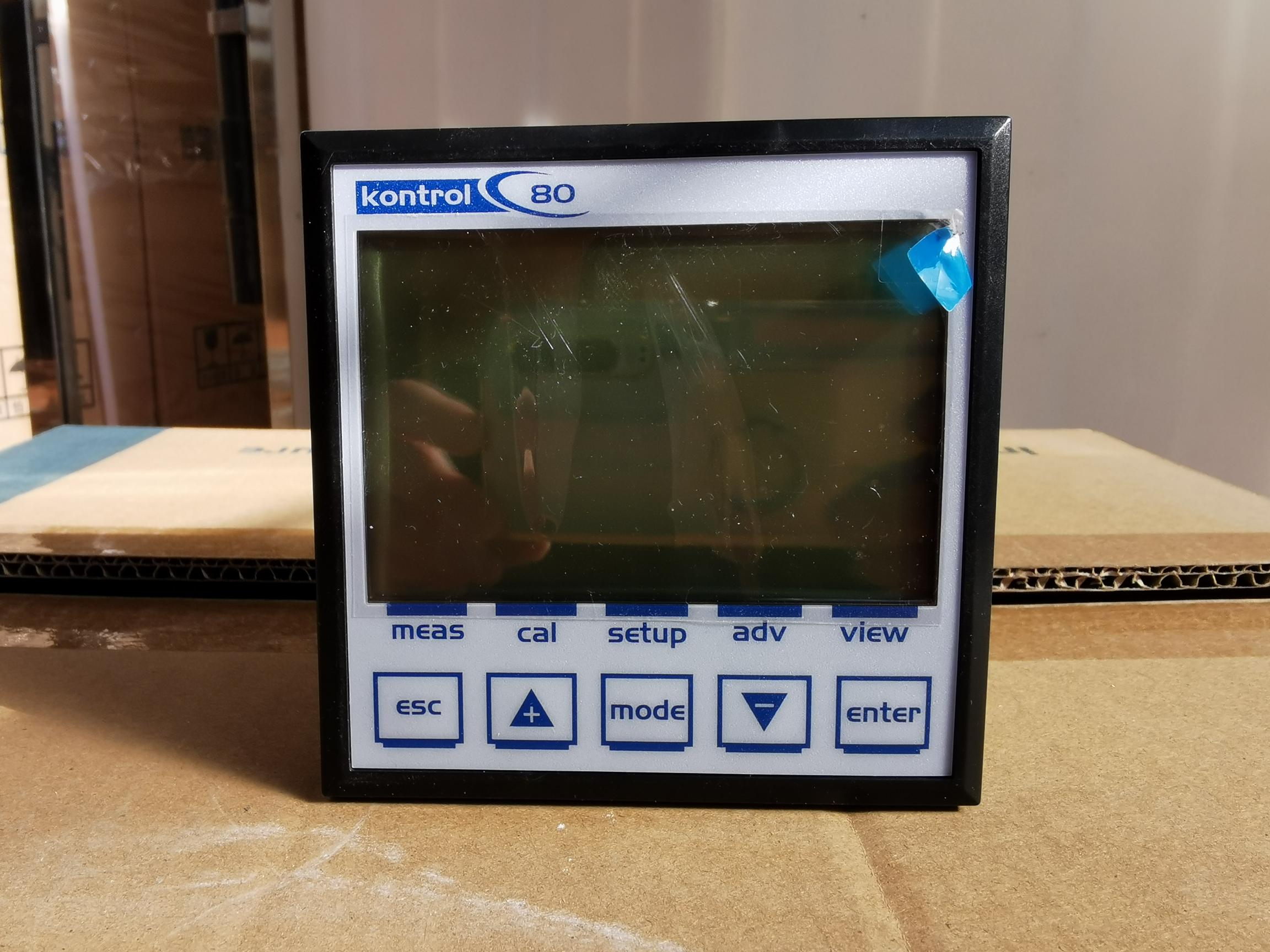 外形尺寸 96x96x42毫米，盤式安裝- 防護等級: IP65（前面板）,IP20（后蓋）- -10-150°C（溫度）- 精度: 0.1%- 2路繼電器: 250 VAC,5 A- 2路4-20 mA電流輸出，800OhmpH/ORP儀表量程: 0.00 - 14 pH; ± 2000 mV;-