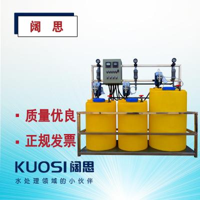 加藥裝置是以計(jì)量泵為主要投加設(shè)備、將溶藥箱、攪拌器、液位計(jì)、安全閥、止回閥、壓力表、過濾器、緩沖器、管路、閥門、底座、扶梯、自動(dòng)監(jiān)視系統(tǒng)、電力控制系統(tǒng)等按工藝流程需要組裝在一個(gè)公共平臺(tái)上，形成一個(gè)模塊，即所謂的撬裝式組合式單元（簡(jiǎn)稱“撬體”）。按需要將定量的藥劑放入攪拌溶液箱內(nèi)進(jìn)行攪拌溶解，溶解完畢后再通過計(jì)量泵送至投加點(diǎn)的工作過程，加藥量的大小可自由任意調(diào)節(jié)，以滿足不同加藥量的場(chǎng)所