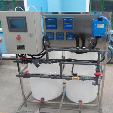 1.通過熒光示蹤原理，不管系統(tǒng)處于何種狀態(tài)，直接檢測(cè)水處理劑有效組份，測(cè)量誤差小于正負(fù)0.1mg/1(1mg/1)，控制誤差小于正負(fù)0.5mg/1(5mg/1).  2.BTSJ型循環(huán)水自動(dòng)加藥系統(tǒng)處于有多條補(bǔ)充水管線或排污不易控制的系統(tǒng)優(yōu)越性更明顯。  3.對(duì)于發(fā)展中的低磷和無磷配方的藥劑特別適合。  4.同時(shí)方便于原非自動(dòng)加藥的升級(jí)改造，使之成為熒光示蹤加藥